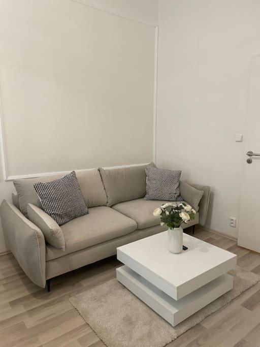 פראג Helen Homestay Vysehrad מראה חיצוני תמונה
